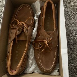 Never worn charter-2 Sperry Topsider size 9.5